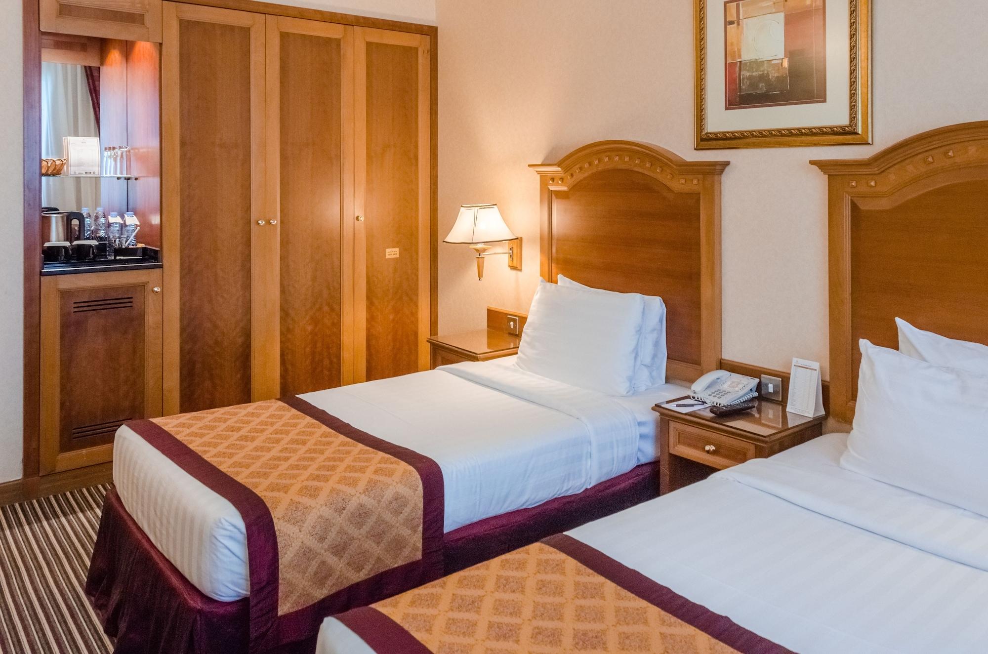 Avenue Hotel Dubai Bagian luar foto